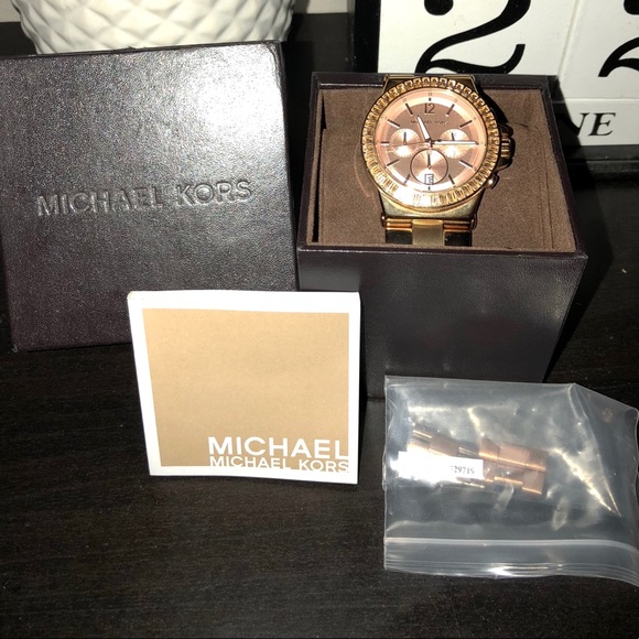 Beautiful rose gold Michael Kors! 💕 FLASH SALE ⚡️ - Picture 5 of 6